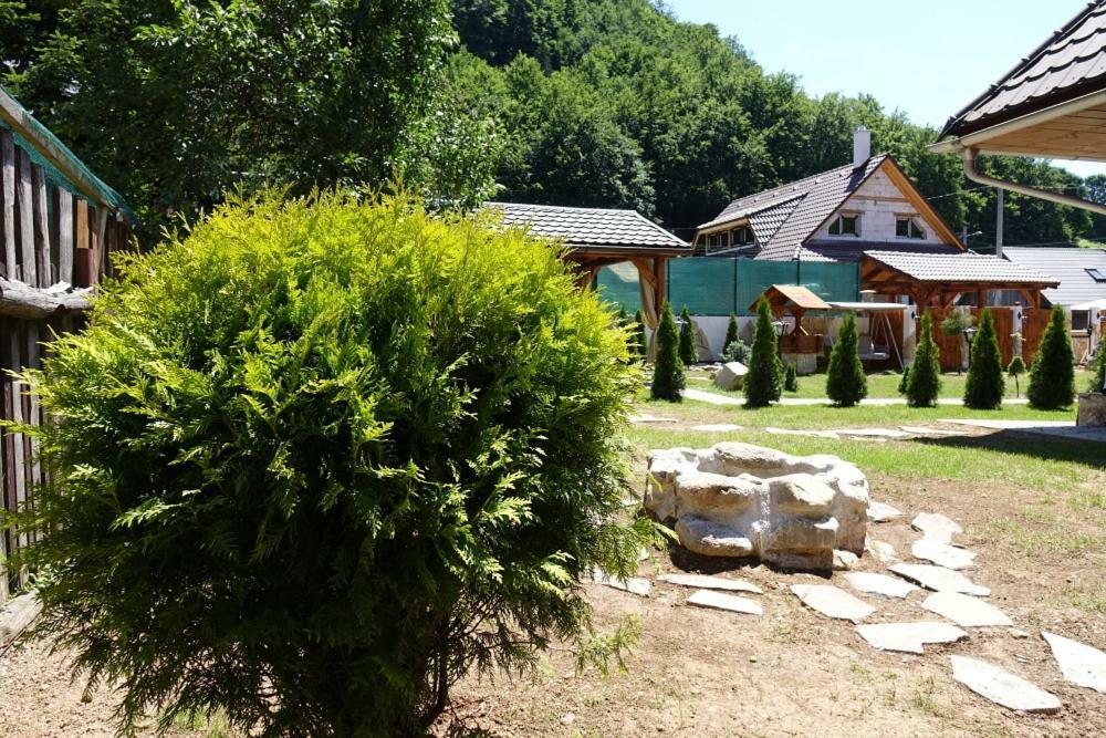 Dvojapartmánová drevenica Mýto Mýto pod Ďumbierom Exterior foto